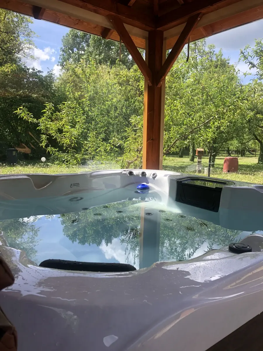 A kültéri jakuzzi felülnézetből